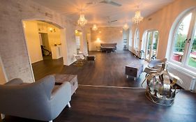 Gray Manor Hotel